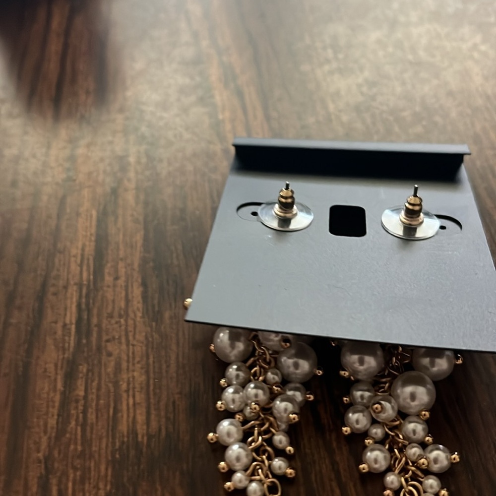 Gorgeous faux pearls w crystal pierced earrings - Picture 3 of 3
